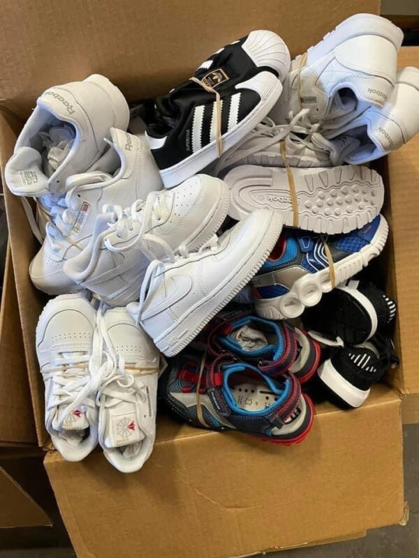 Mixed AMZ Clothing/bedding/shoes - Image 9