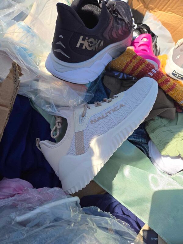 Mixed AMZ Clothing/bedding/shoes - Image 6