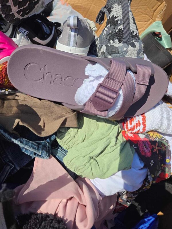Mixed AMZ Clothing/bedding/shoes - Image 4