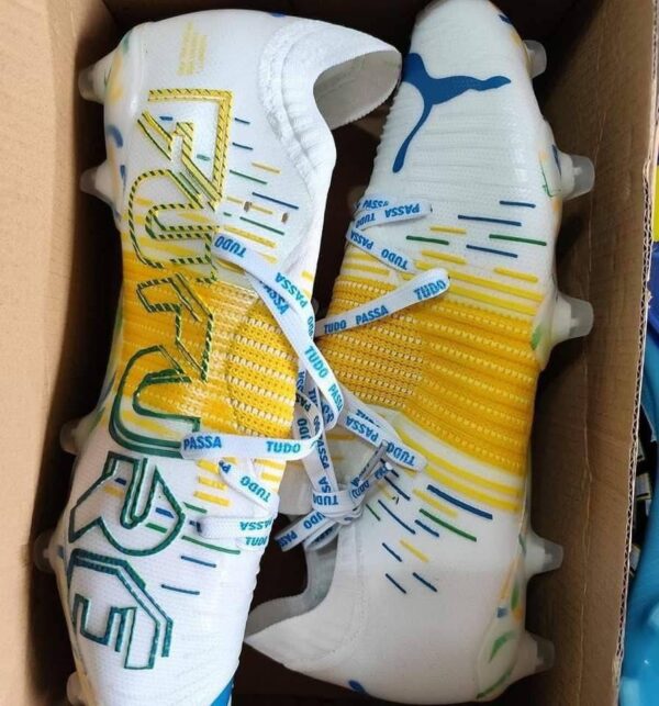 Soccer cleats - Image 2