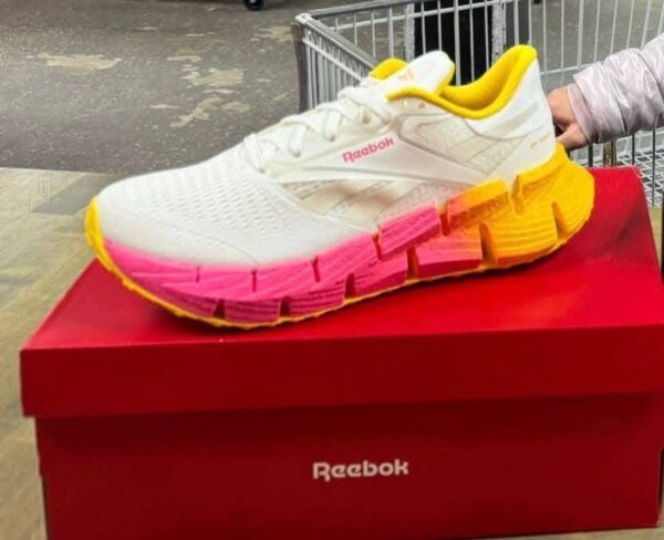 Reebok  sneakers - Image 9